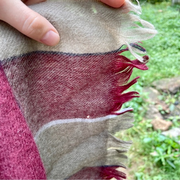 Vintage Plaid Merino Wool Scarf - Picture 7 of 7